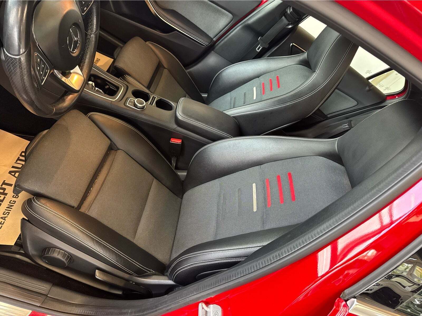 Rød Mercedes A200 d fra 2017