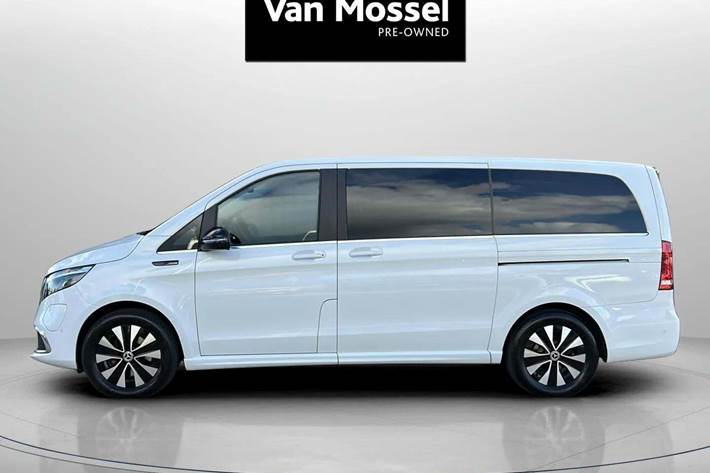 Hvid Mercedes EQV300 fra 2020 set udefra