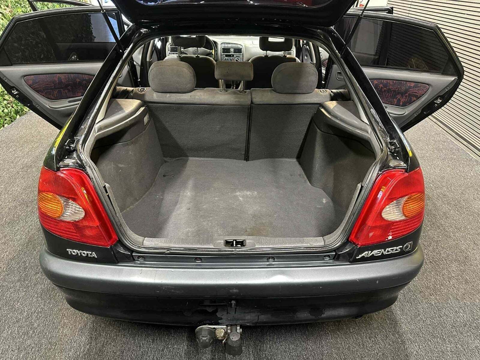 undefined Toyota Avensis fra 1999