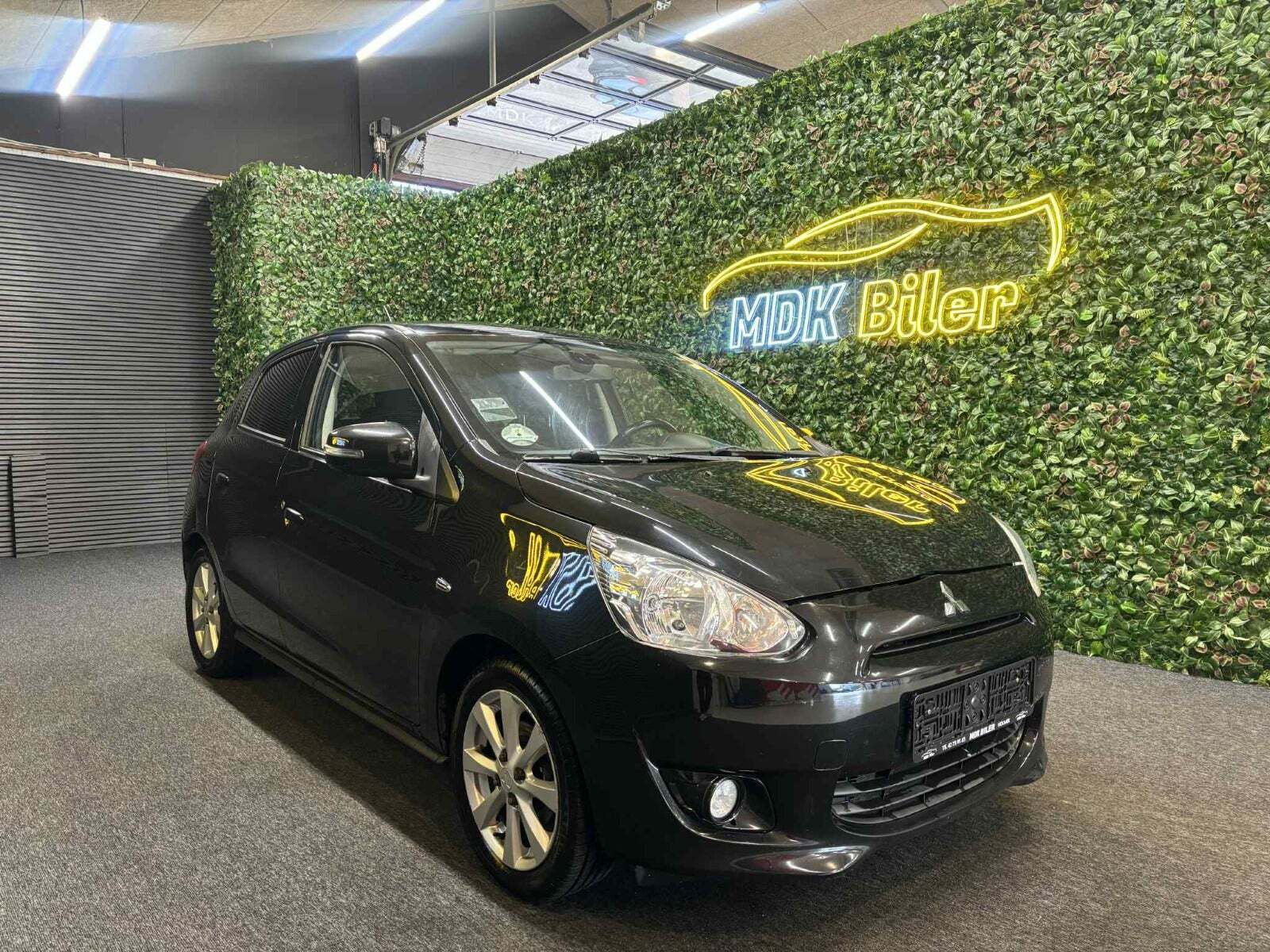 Mitsubishi Space Star 1,2 Black & White