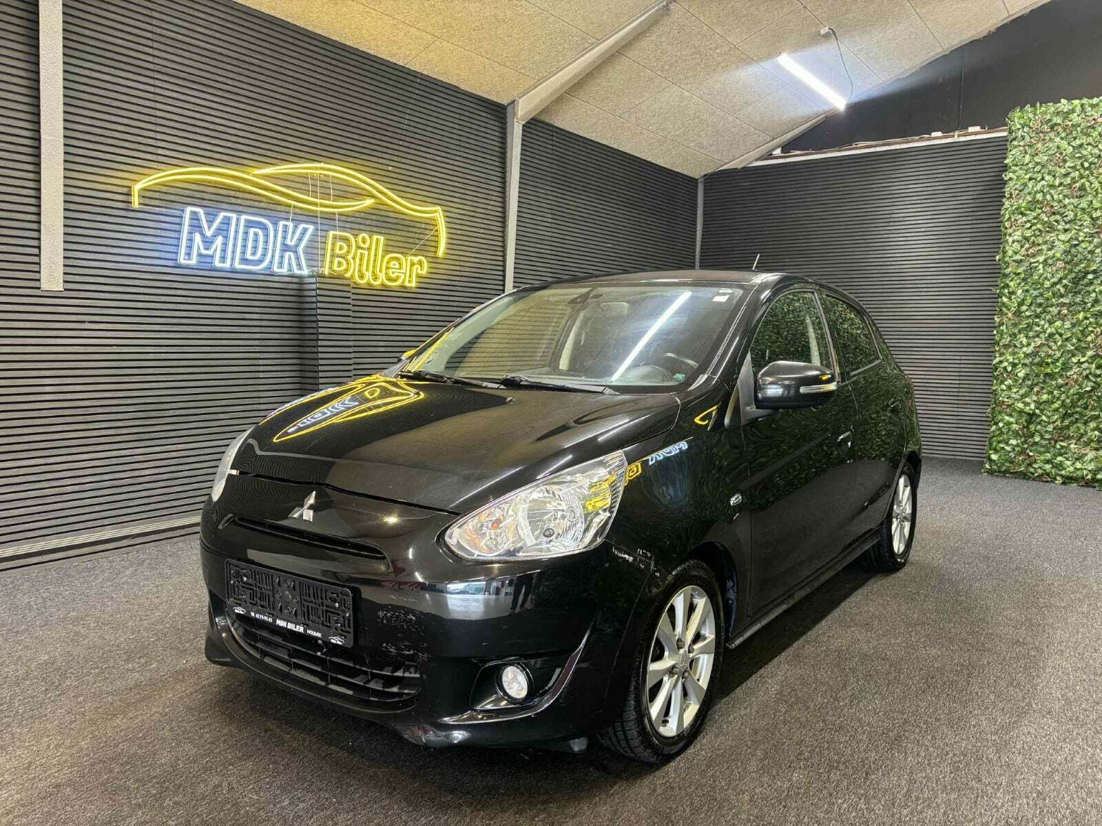 Mitsubishi Space Star 1,2 Black & White