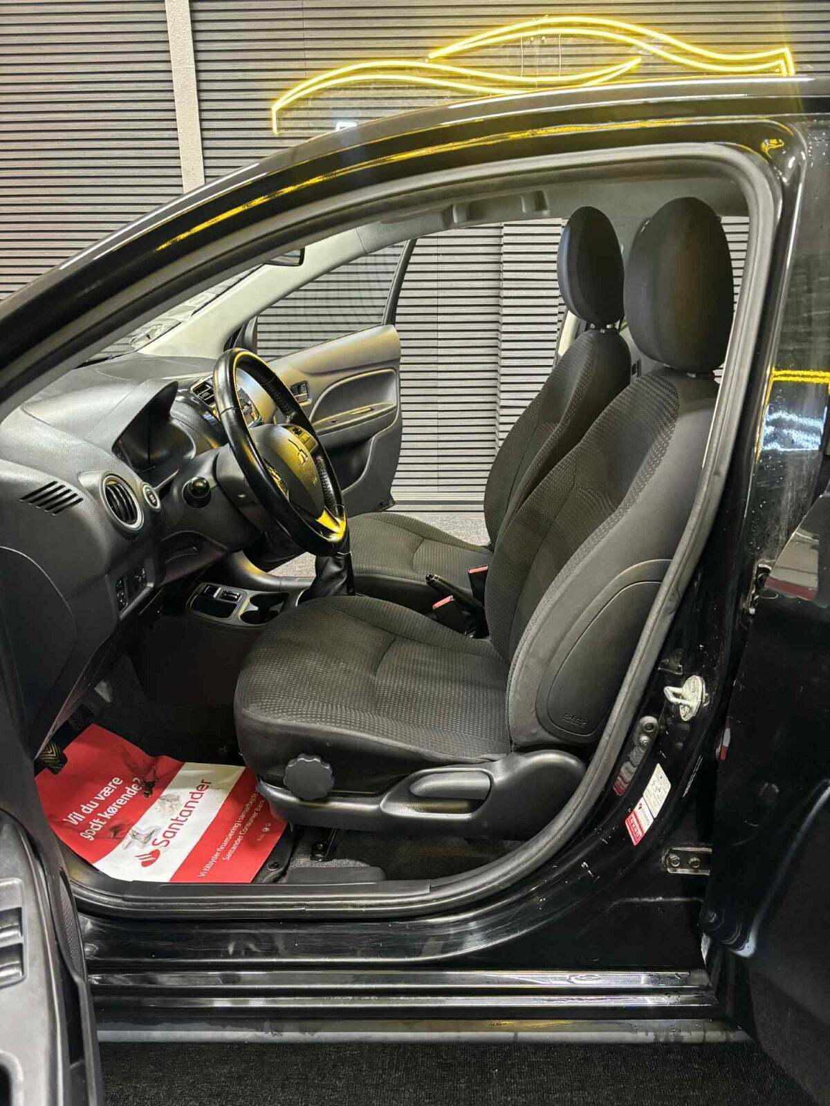 Mitsubishi Space Star 1,2 Black & White