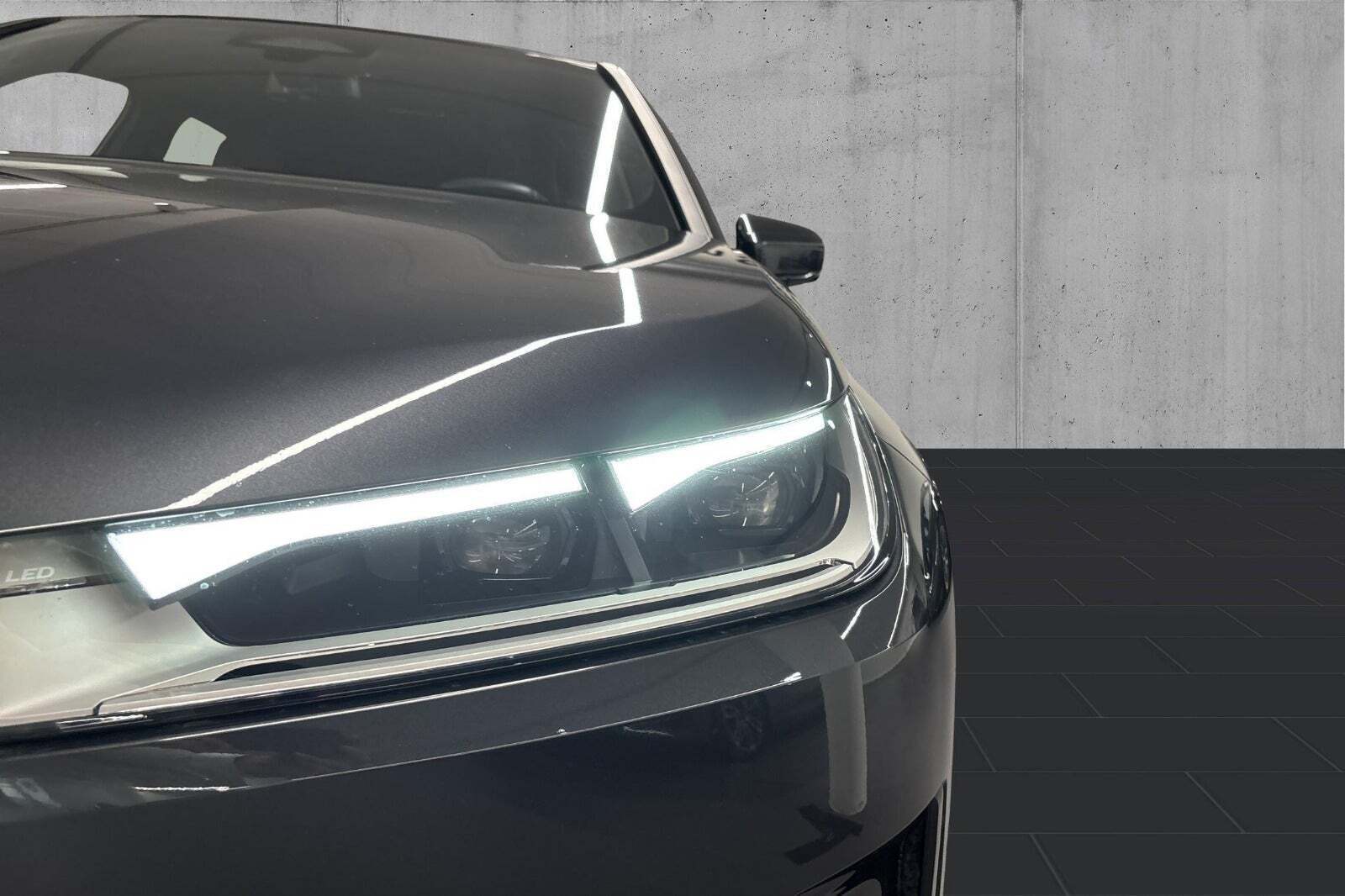 Grå BMW iX fra 2022