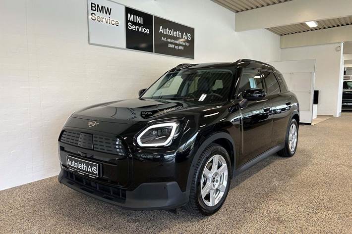 Sort Mini Countryman E fra 2025 set udefra