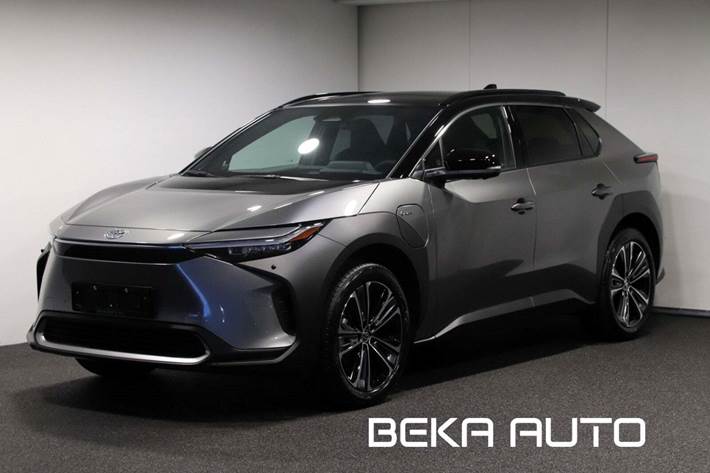 Grå Toyota BZ4X fra 2025 set udefra