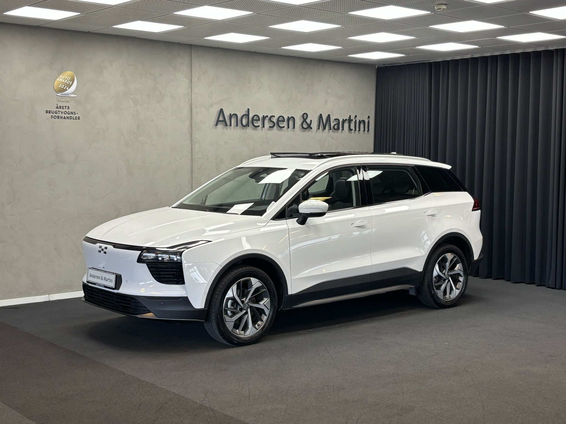 Hvid Aiways U5 fra 2021 set udefra