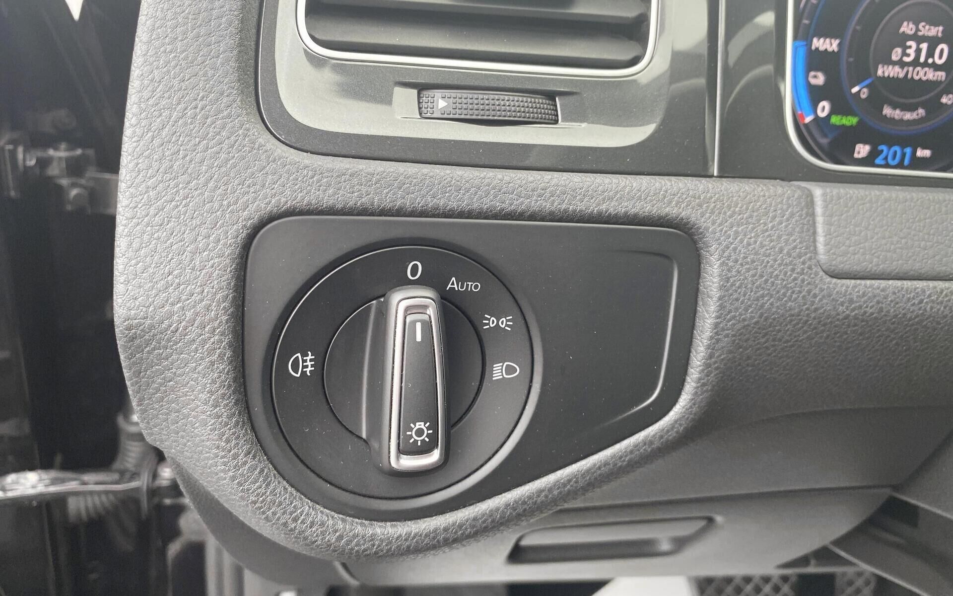 Sort VW e-Golf fra 2018 set indefra