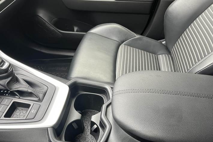 Sort Toyota RAV4 fra 2020