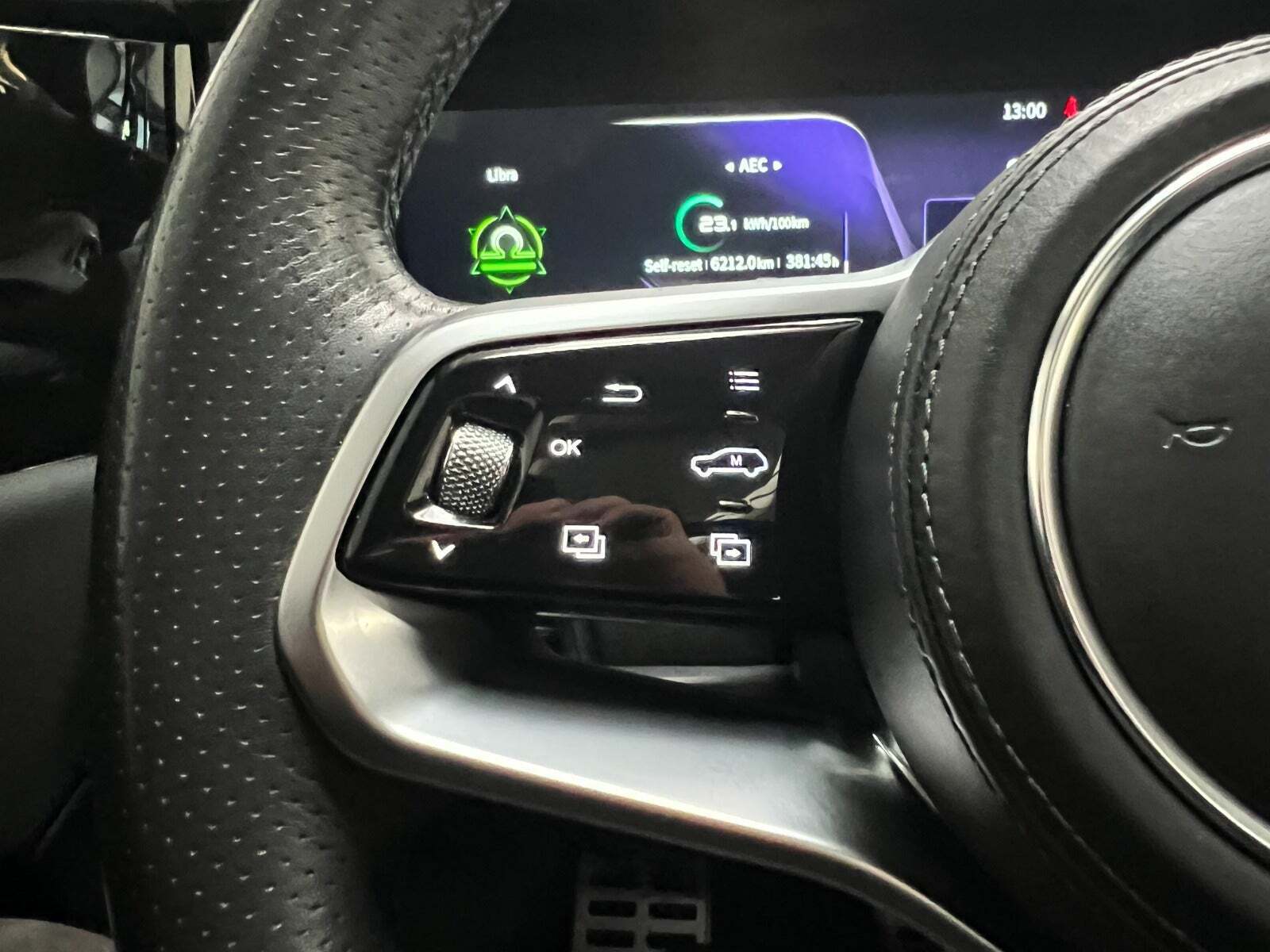Grå Hongqi E-HS9 fra 2022