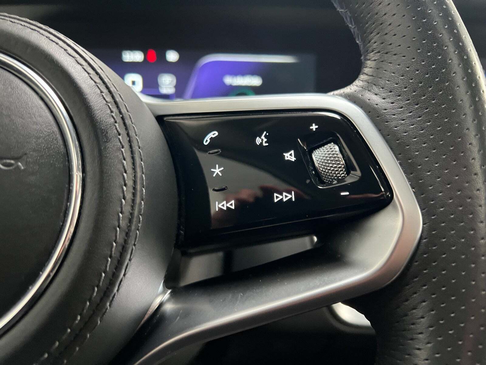 Grå Hongqi E-HS9 fra 2022