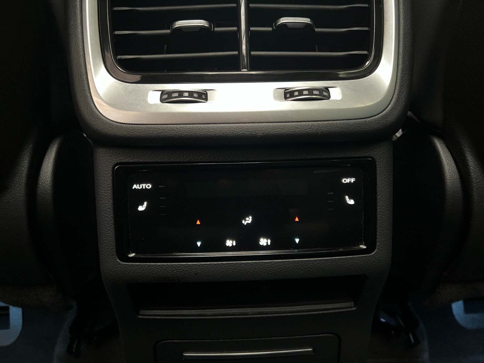 Grå Hongqi E-HS9 fra 2022