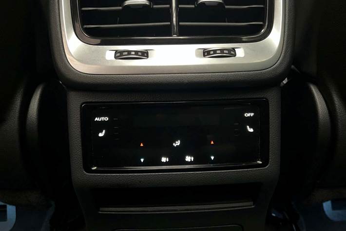 Grå Hongqi E-HS9 fra 2022