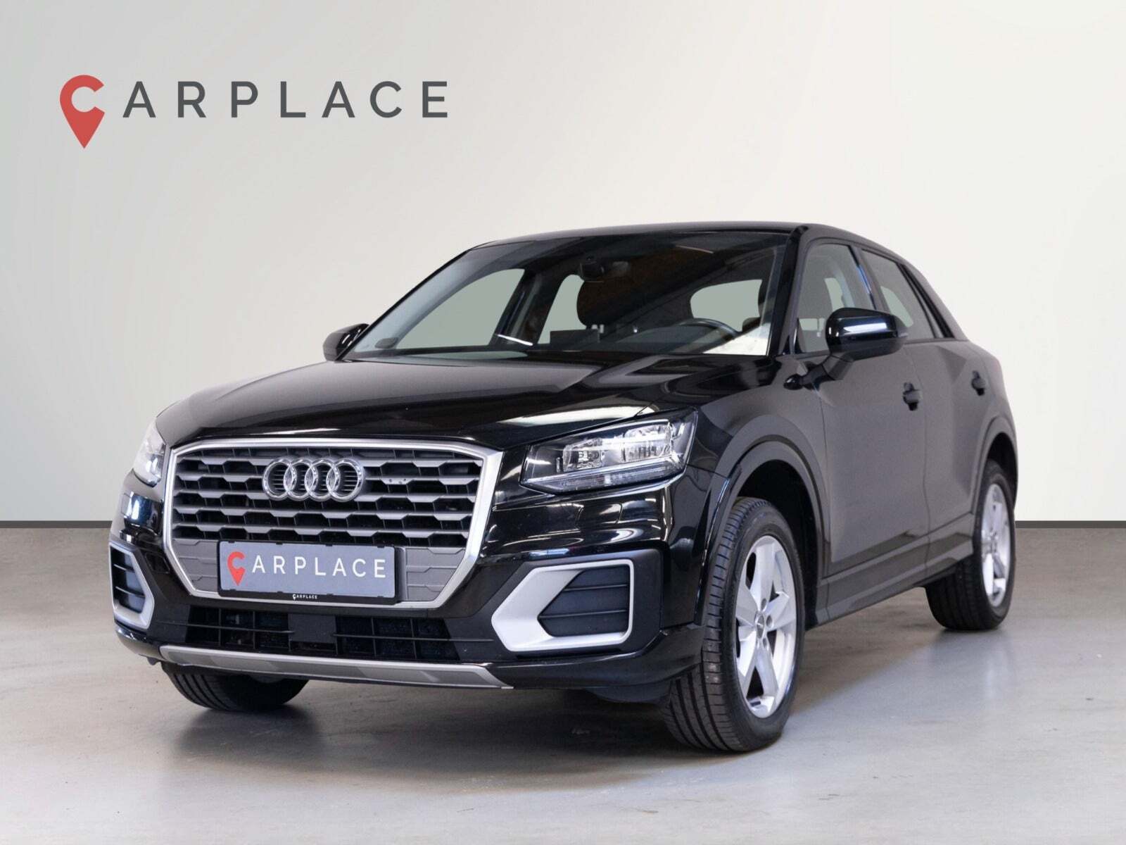 Sort Audi Q2 fra 2019 set udefra