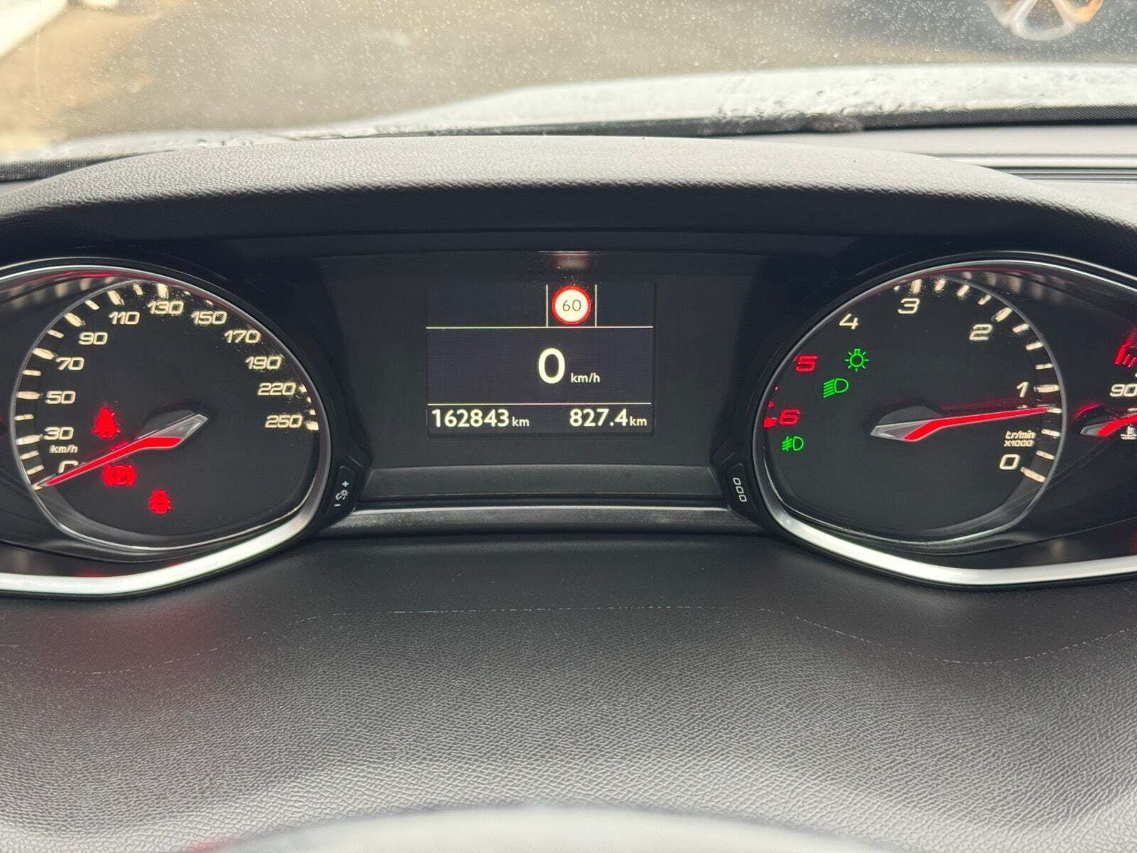 Sølv Peugeot 308 fra 2018