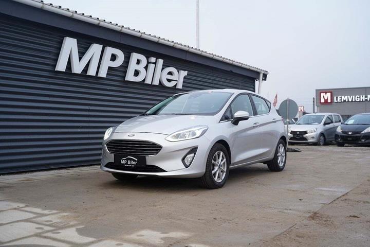 Sølv Ford Fiesta fra 2020 set udefra