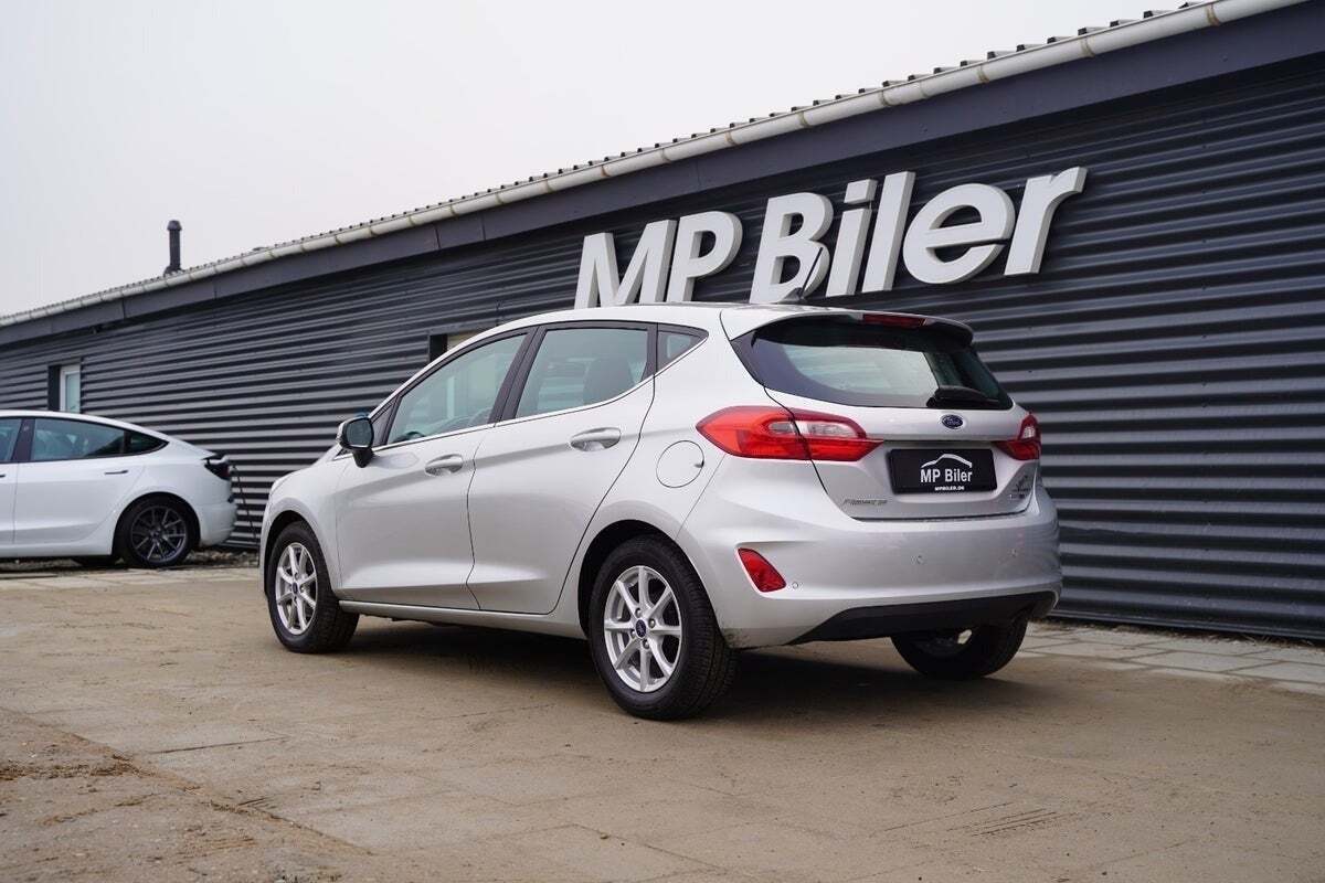 Sølv Ford Fiesta fra 2020