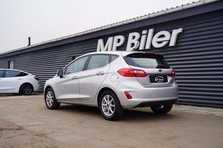 Sølv Ford Fiesta fra 2020