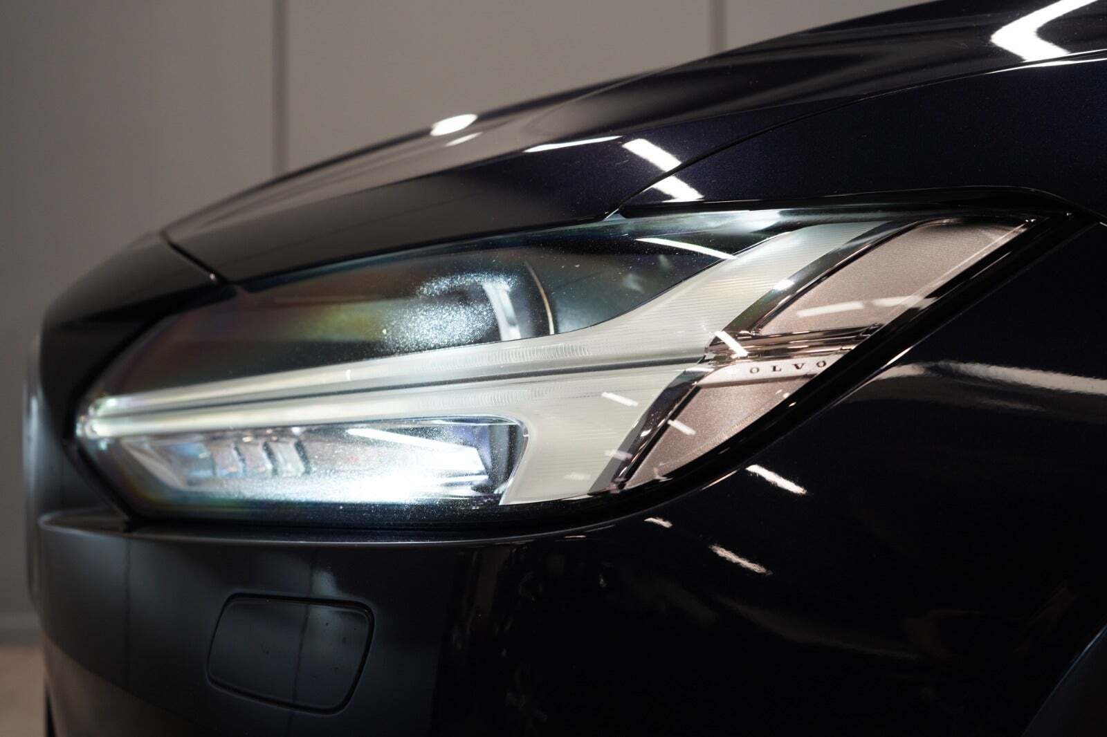 Blå Volvo V90 fra 2017