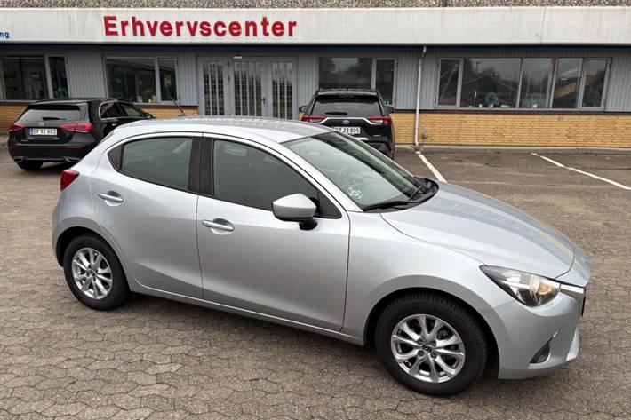 Sølv Mazda 2 fra 2017