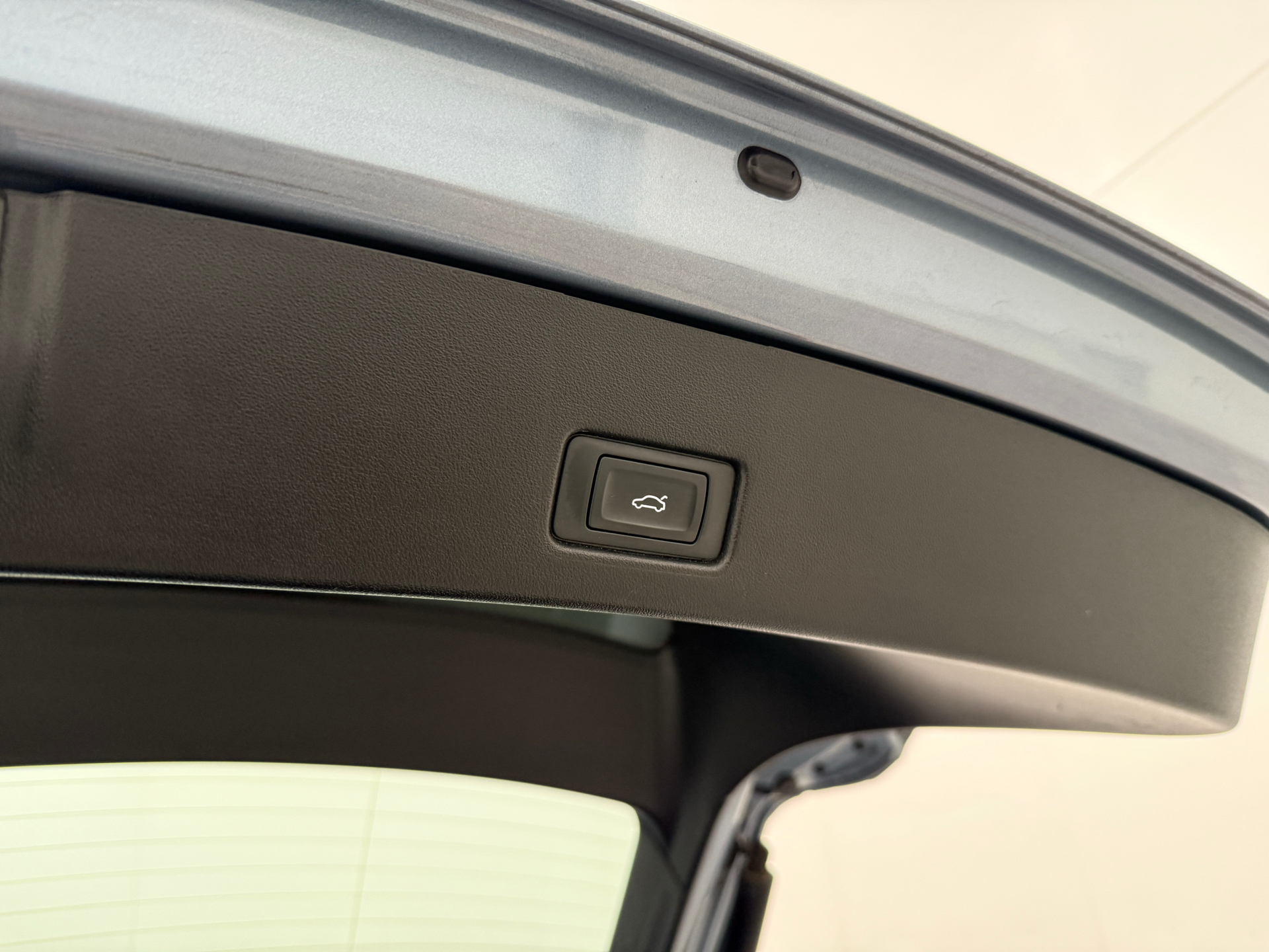 Blå Audi Q4 fra 2021