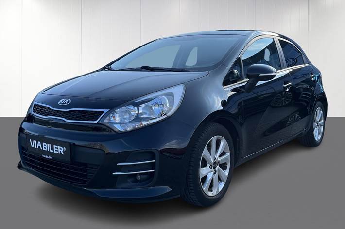 Sort Kia Rio fra 2016 set udefra