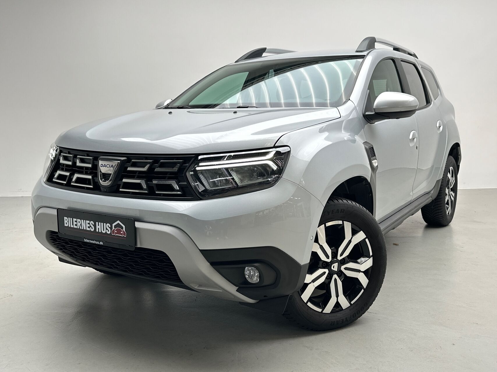 Grå Dacia Duster fra 2022