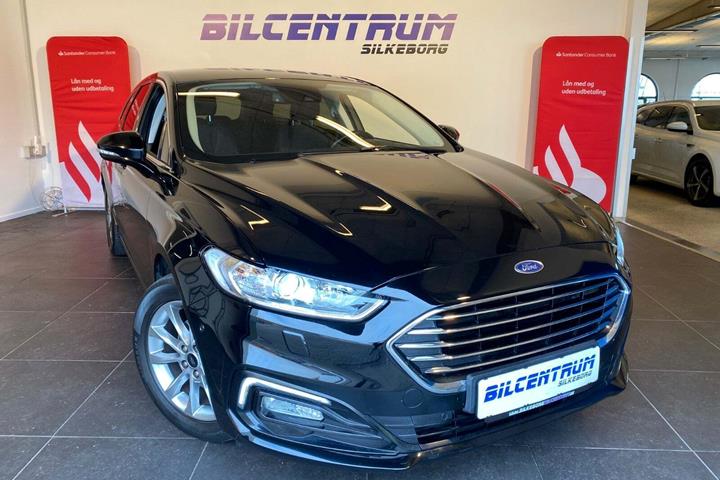 Sort Ford Mondeo fra 2020 set udefra