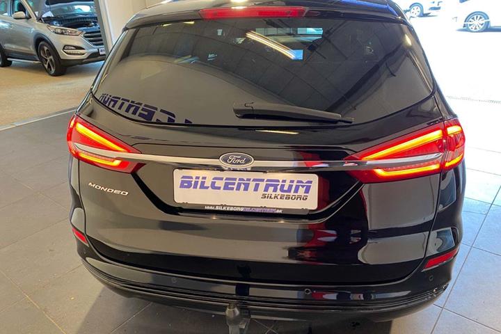 Sort Ford Mondeo fra 2020