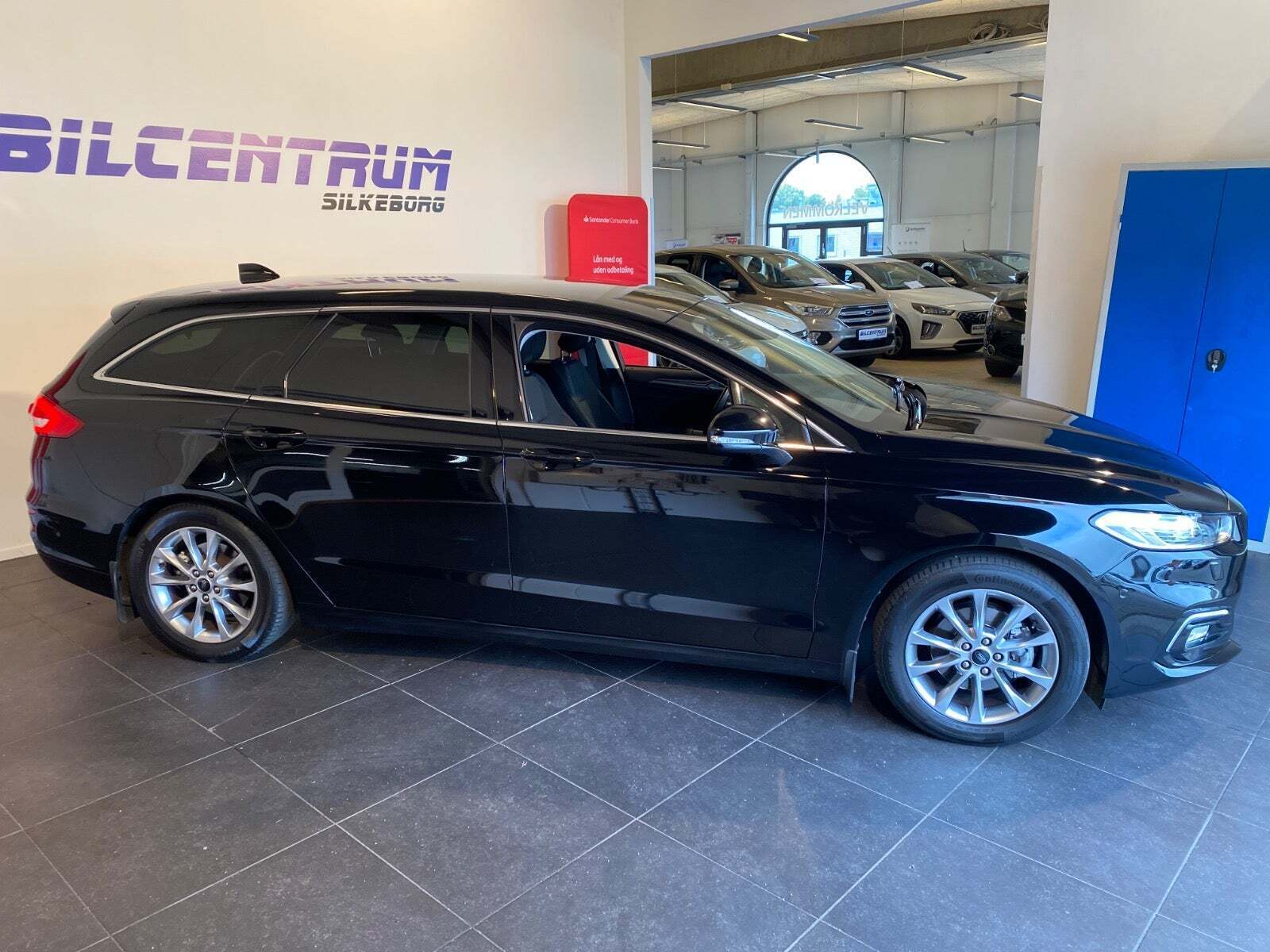 Sort Ford Mondeo fra 2020