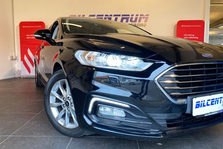 Sort Ford Mondeo fra 2020