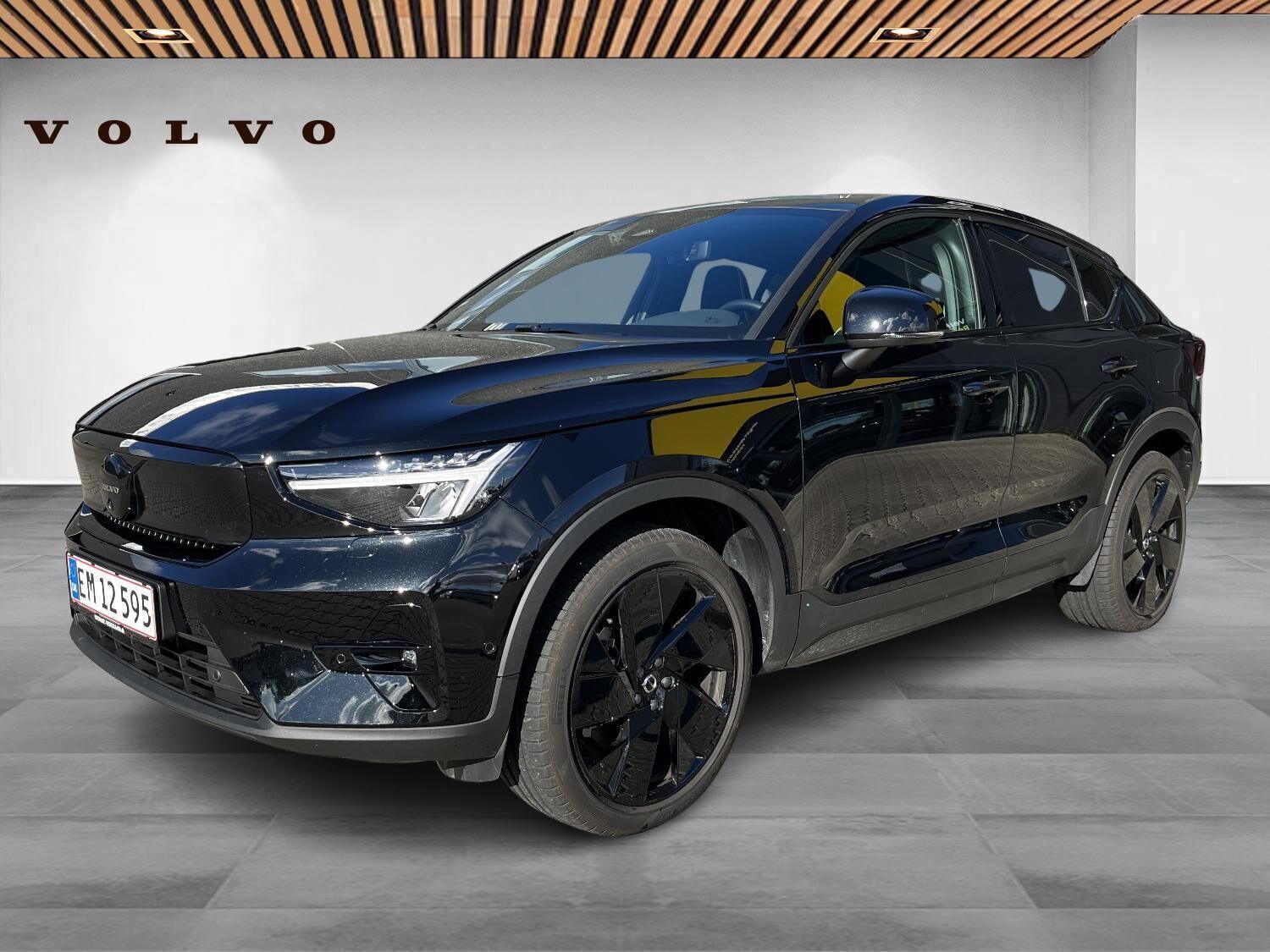 Volvo EC40 Extended Range Black Edition