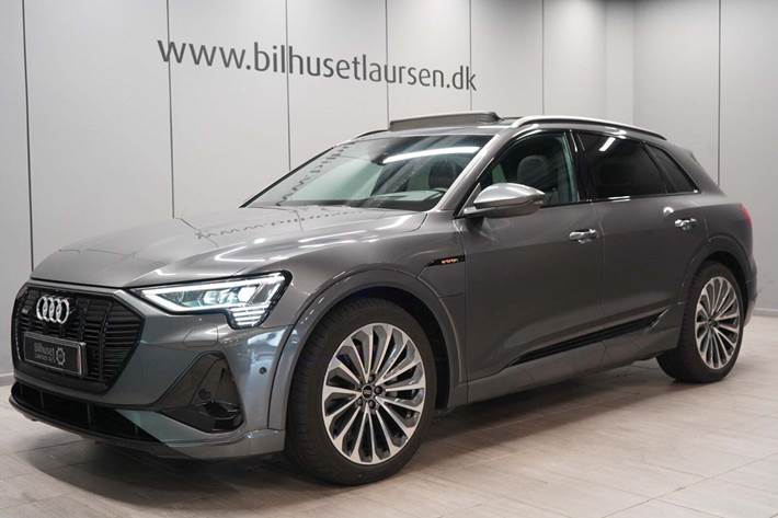 Grå Audi e-tron fra 2023 set udefra