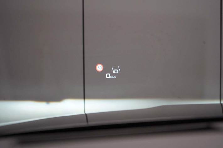 Grå Audi e-tron fra 2023