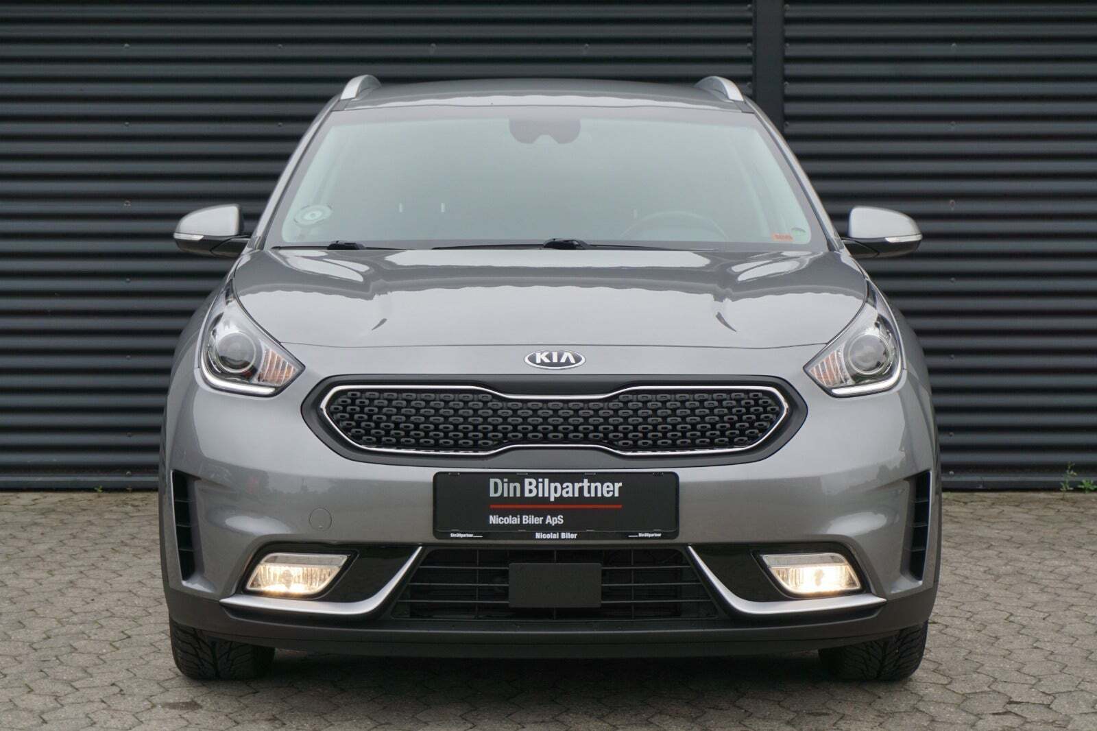 Grå Kia Niro fra 2019
