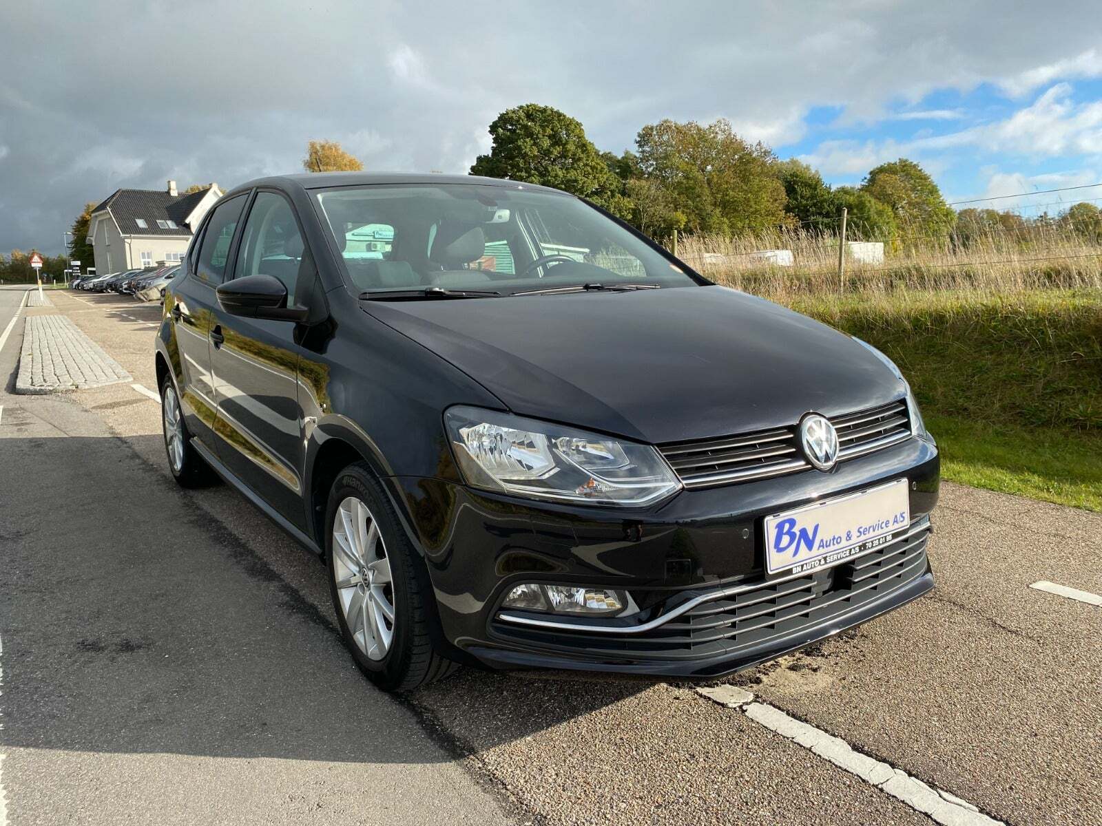 Sort VW Polo fra 2016 set udefra