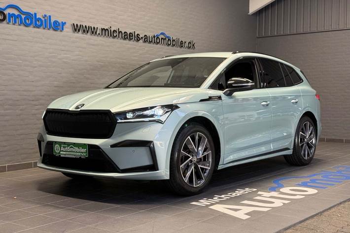 Blå Skoda Enyaq fra 2022 set udefra