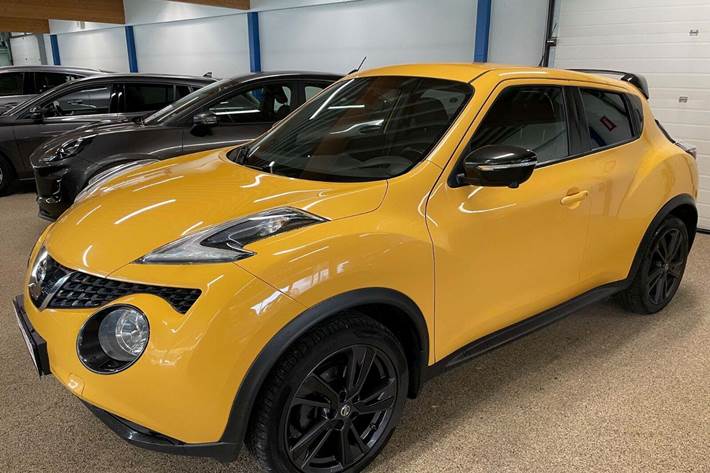 Gul Nissan Juke fra 2011 set udefra