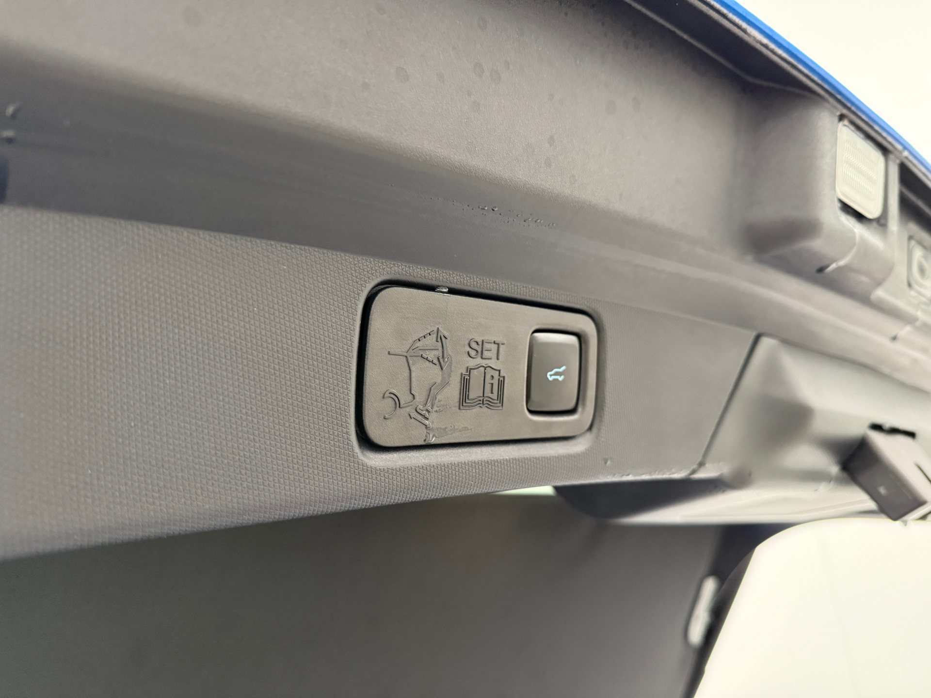 Blå Ford Mustang Mach-E fra 2023