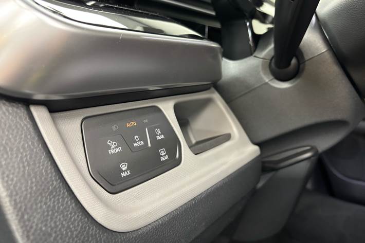 Blå VW ID.Buzz fra 2025 set indefra