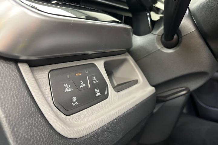 Blå VW ID.Buzz fra 2025 set indefra
