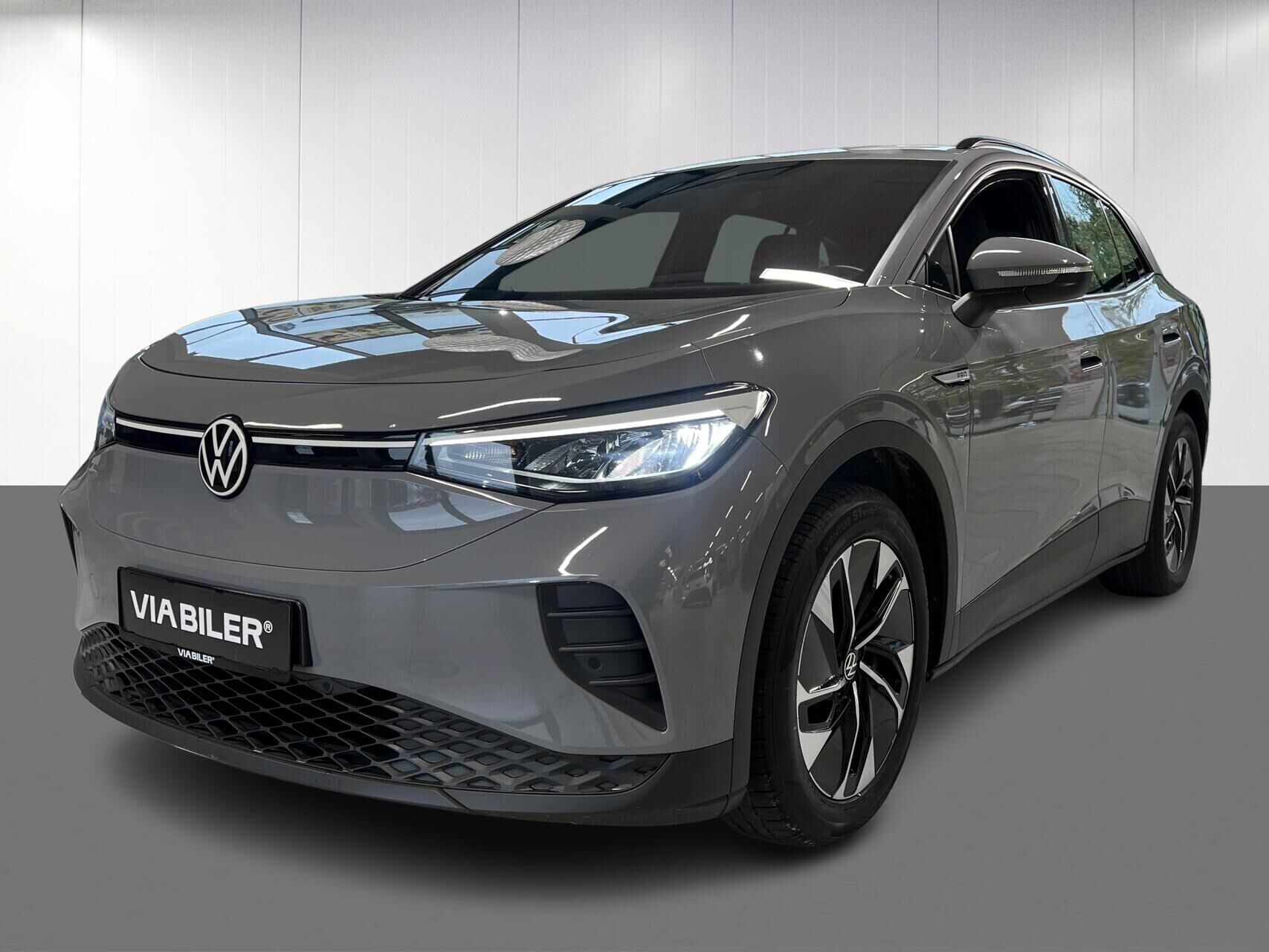 Grå VW ID.4 fra 2021 set udefra