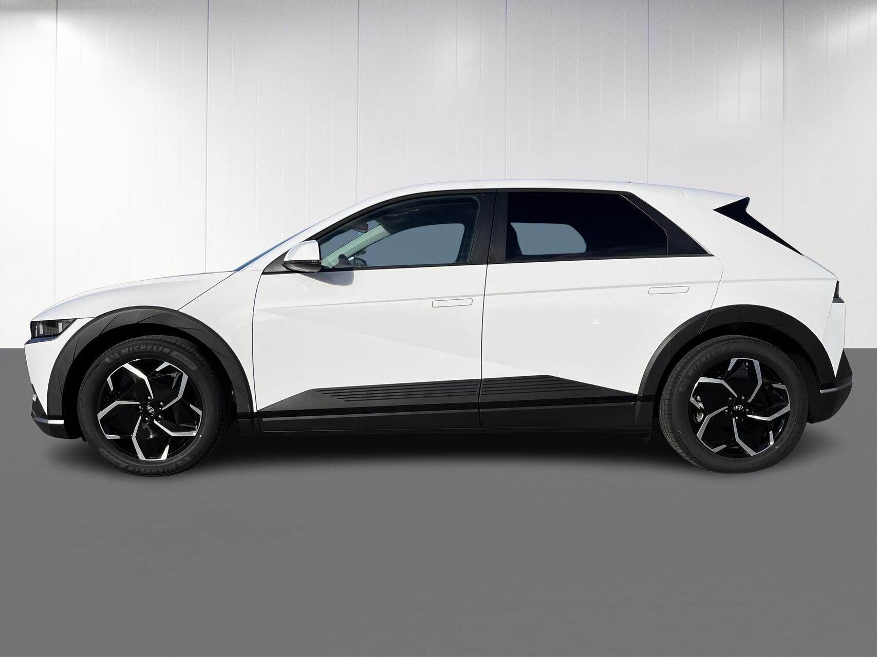 Hyundai Ioniq 5 Electric 77,4 kWh Essential 229HK 5d Aut.