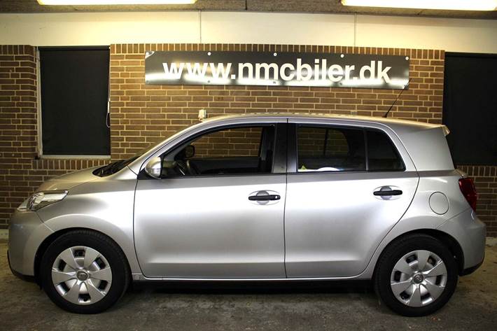 Sølv Toyota Urban Cruiser fra 2011