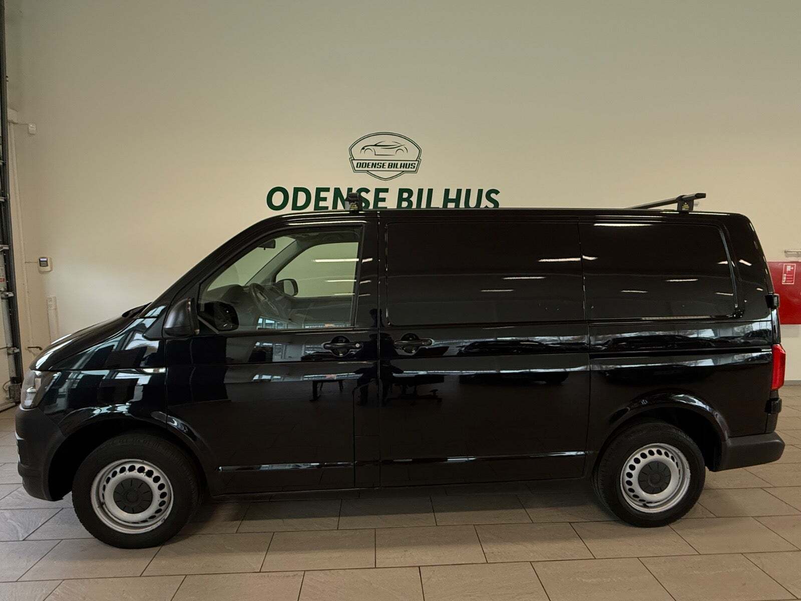 VW Transporter 2,0 TDi 140 Kassevogn DSG kort