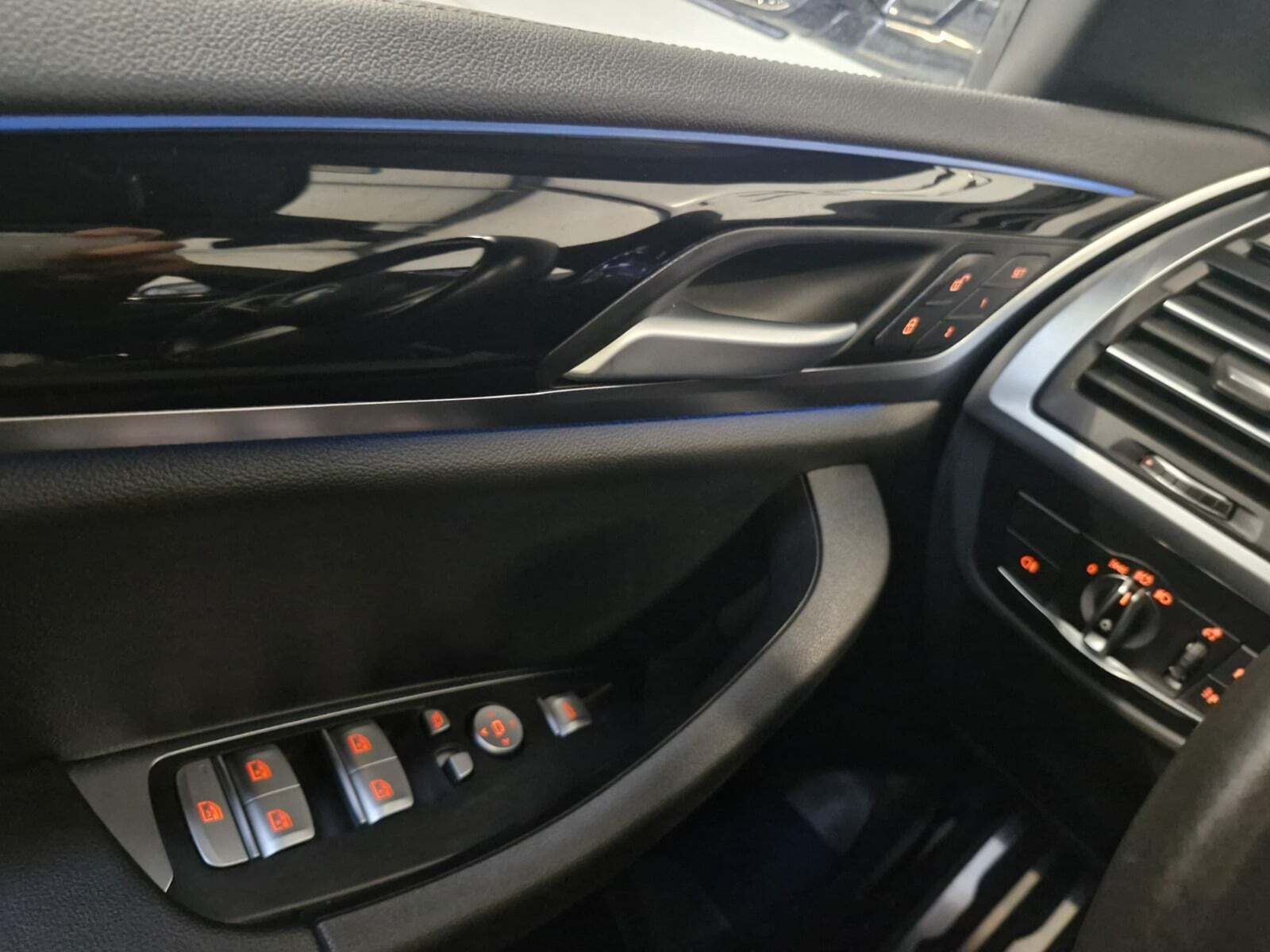 Blå BMW iX3 fra 2022