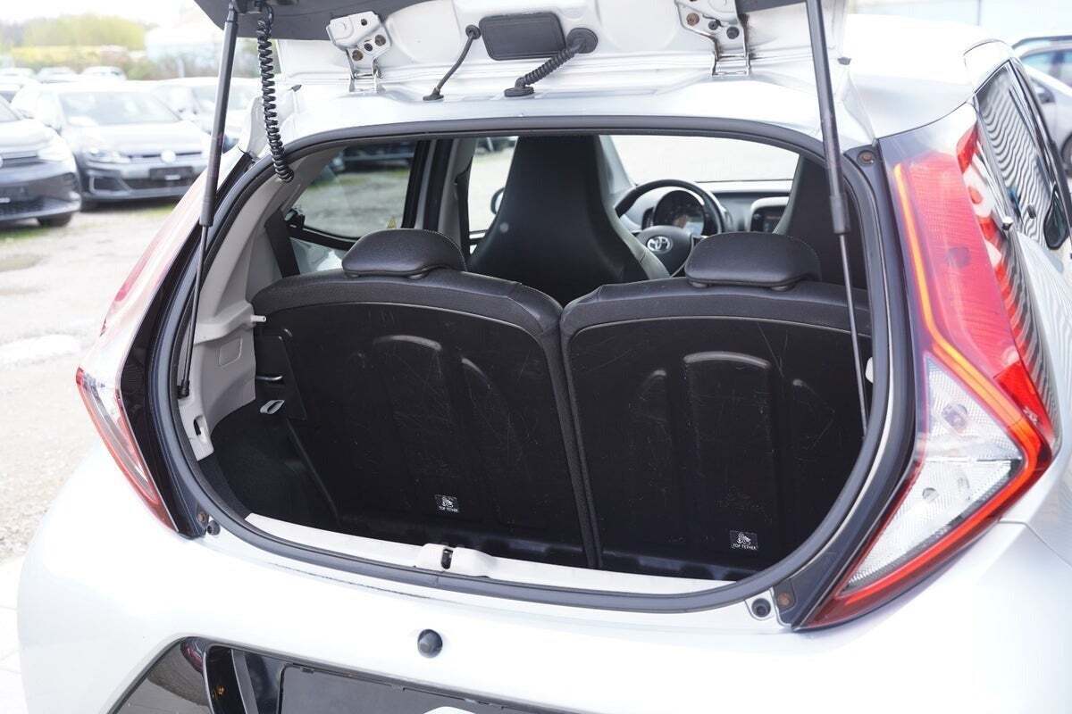 Sølv Toyota Aygo fra 2019