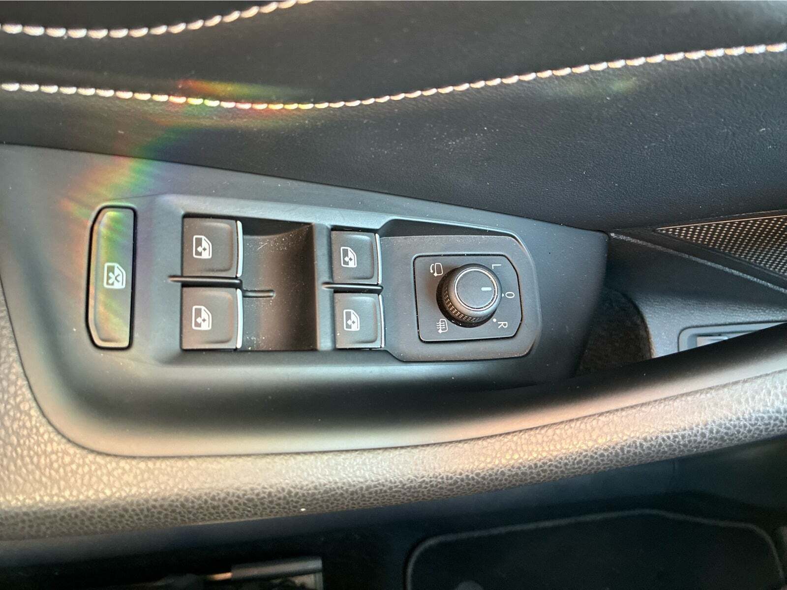 Grå VW Passat fra 2022