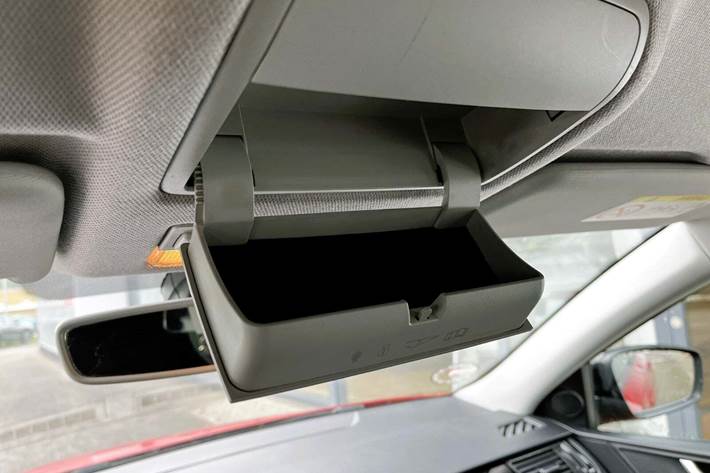 Rød Skoda Rapid fra 2017