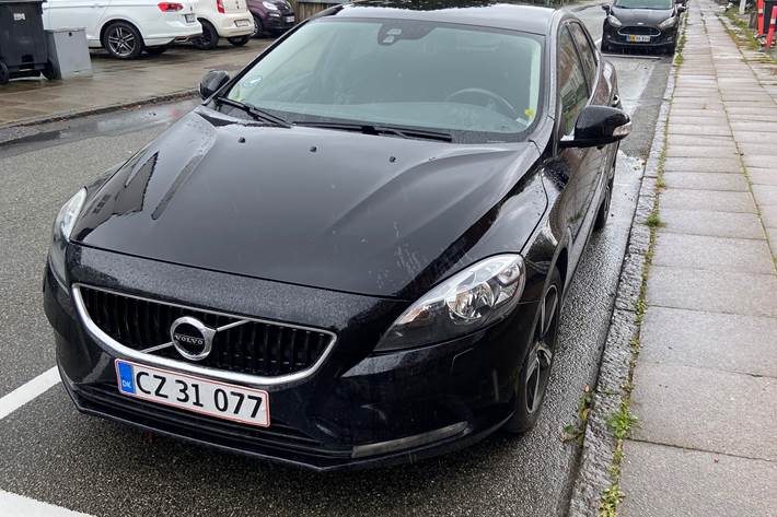 Sort Volvo V40 fra 2016