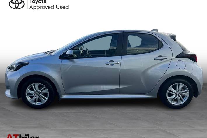 Sølv Toyota Yaris fra 2023